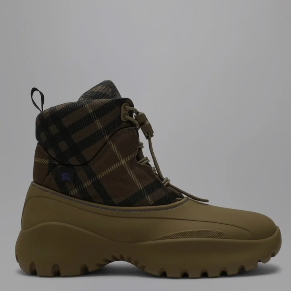Burberry - Check Scoot Trek Furrow Boots NIB - Picture 3 of 9